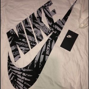 Nike Tee